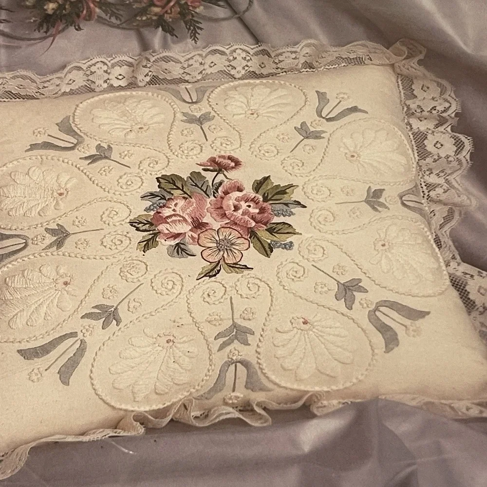 Vintage Candamar Designs Candlewicking Embroidery Roses And Lace Pillow Floral